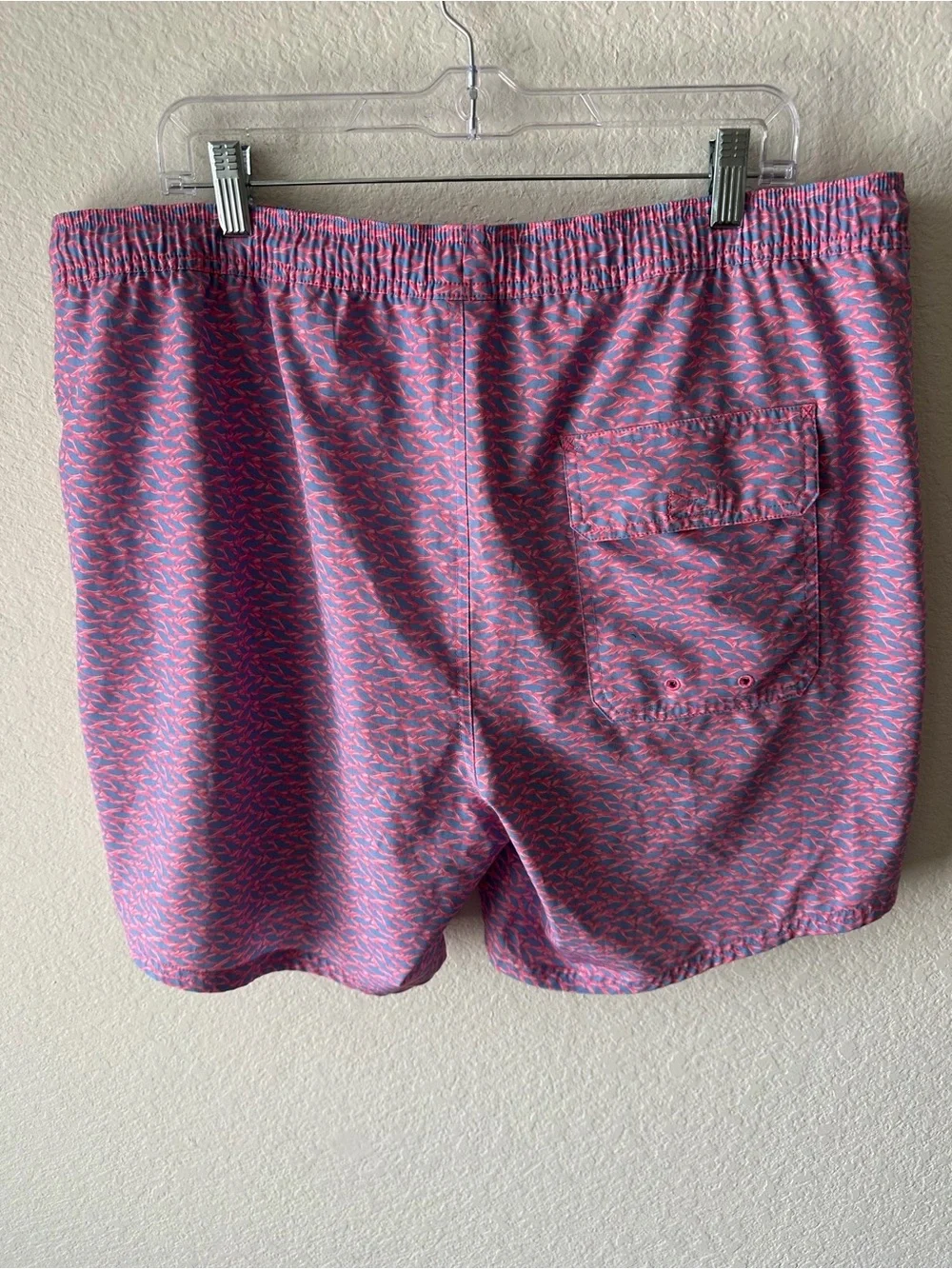 Vineyard Vines Men’s XL Pink Blue Fish Print Chappy Swim Trunks Shorts